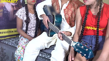 भारतीय XXX संगीत शिक्षक ने चुदाई की छात्रों को र हिंदी आवाज के साथ