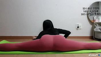 Asian Camgirl Yoga