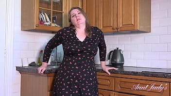 Busty 50yr Old BBW Rachel Gets Naughty In The Kitchen